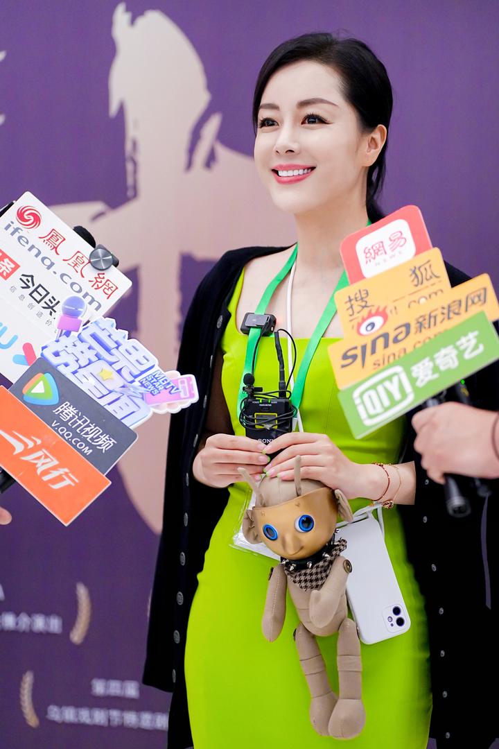 凡尔赛顶流王凯丽,不愧是靠美貌震惊艺术圈的女人