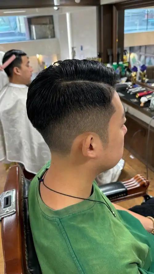 为什么理发师给男士理发都喜欢推荐剃剃两边？