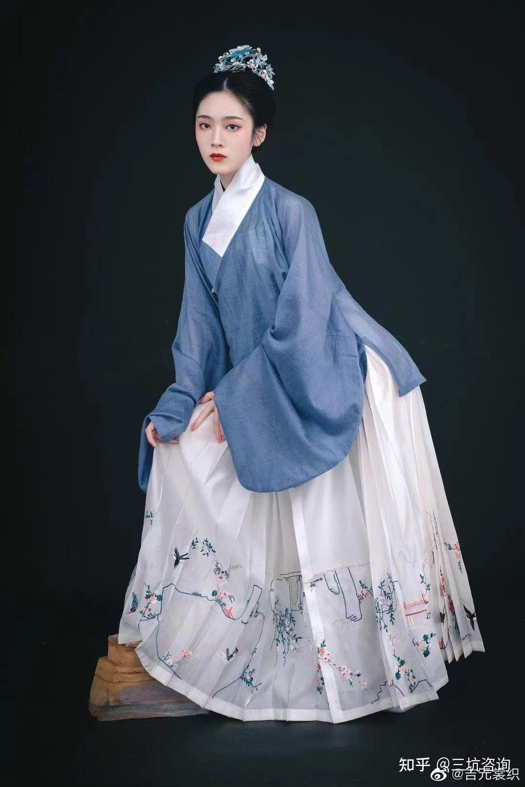 感觉孔府花鸟裙特别好看,但是有几家店铺都已经没了,还有的是会员才