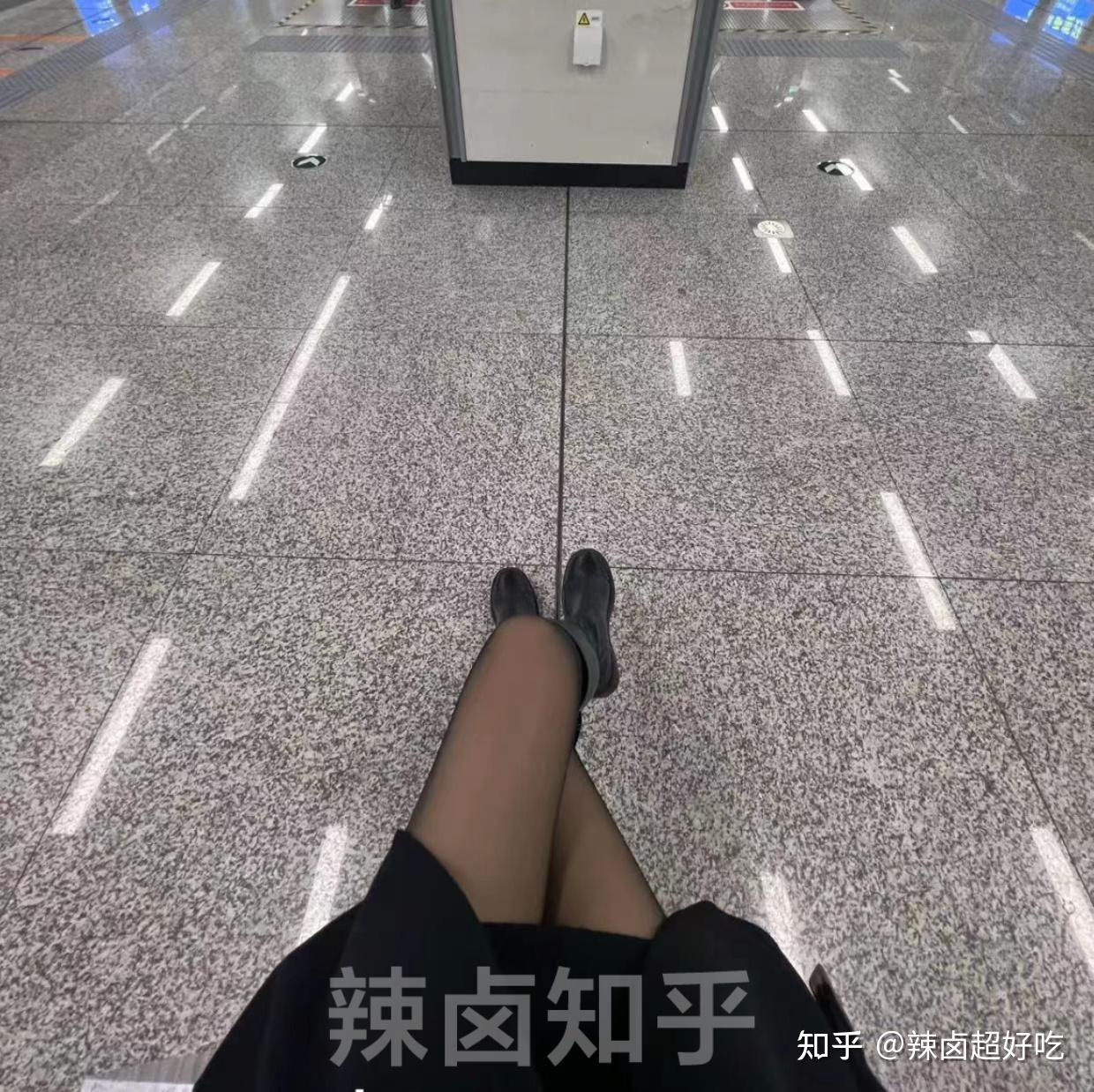 女生马丁靴脚臭图片