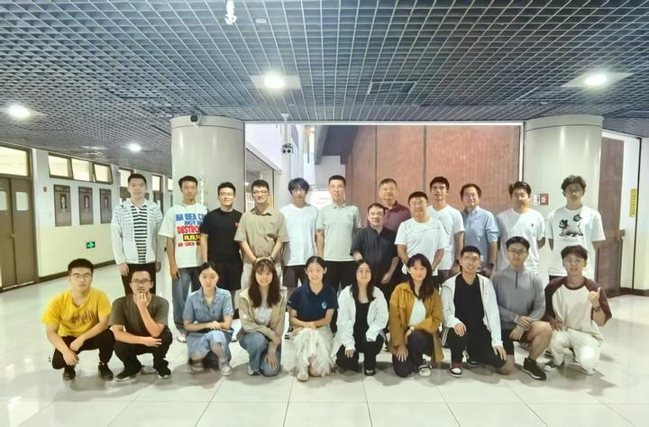 MoonBit 再次走进清华：张宏波受邀参加「思源计划」与「程序设计训练课」 - 知乎