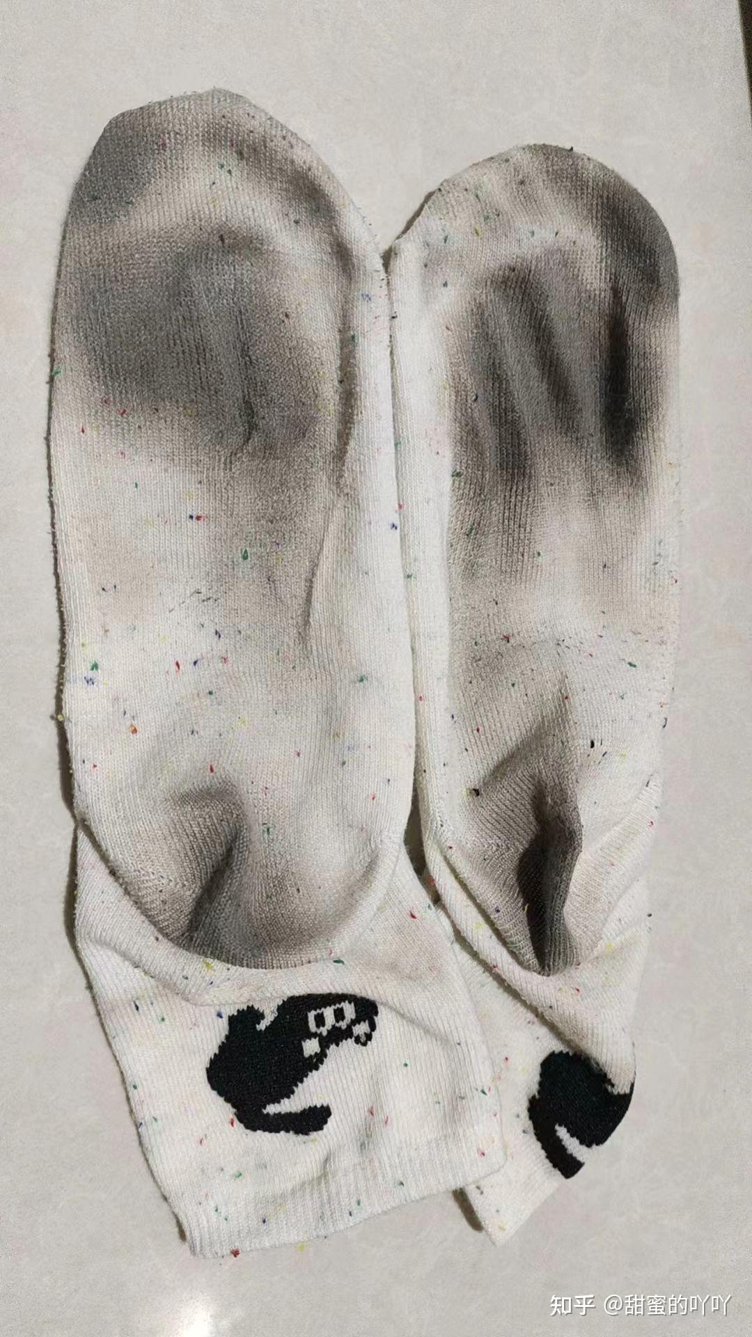 为什么女生的白袜子穿不脏