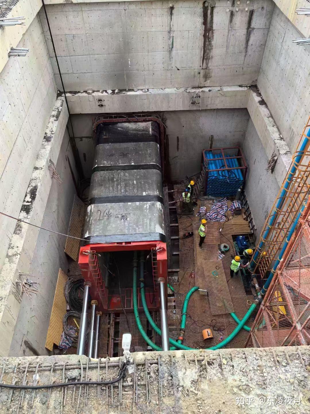 4400x3300矩形电力管廊项目,单段570米长距离顶管顺利贯通