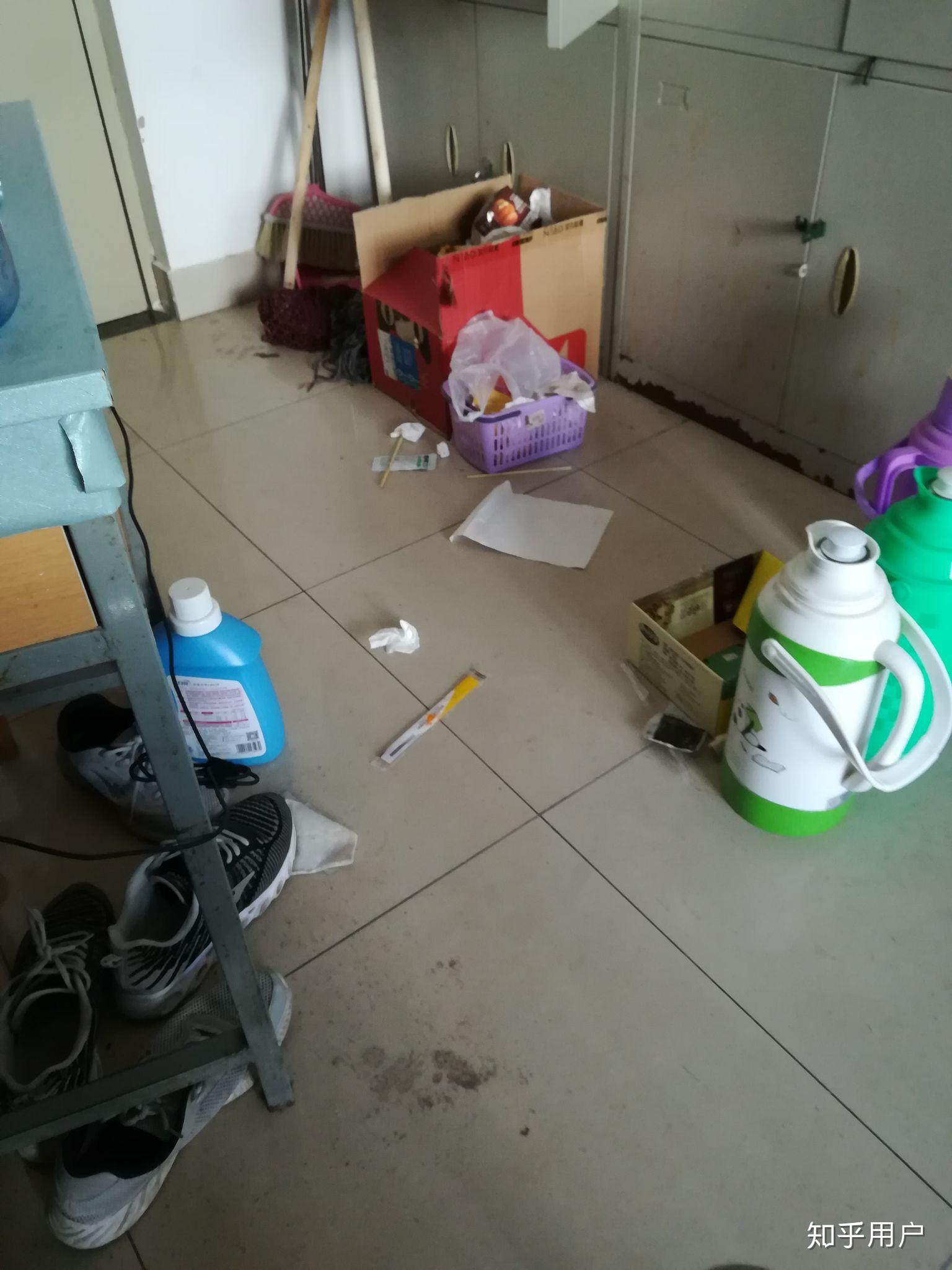 男生宿舍可以有多乱? - 知乎