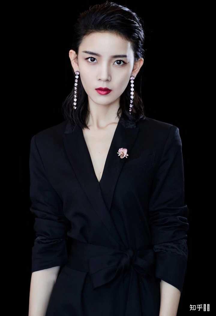 为什么会有大量张予曦像陈瑶像小舞像龚俊之类的通稿或视频只有我觉得