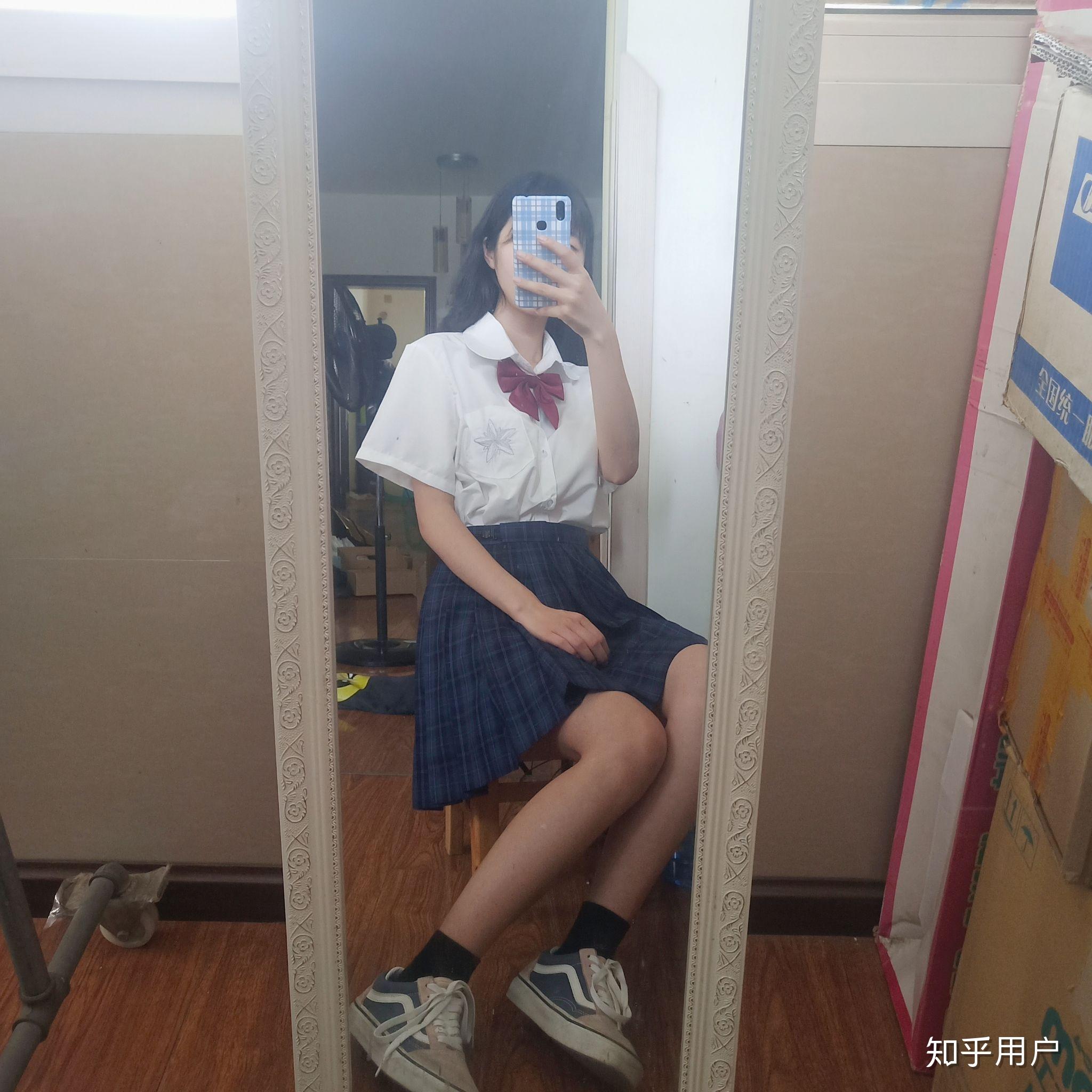 jk制服格裙配帆布鞋穿什么袜子好看