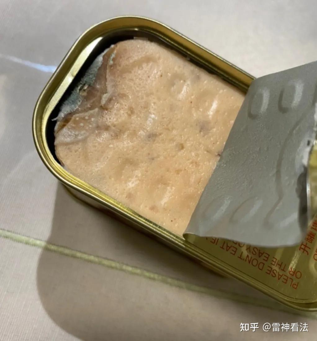 在超市买到的午餐肉罐头在保质期内,打开却是发霉的,可以向商家赔偿