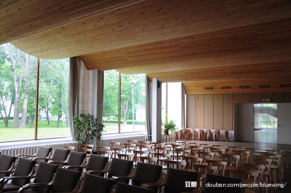 如何评价阿尔瓦阿尔托设计的维堡图书馆特别是中间圆柱的楼梯空间