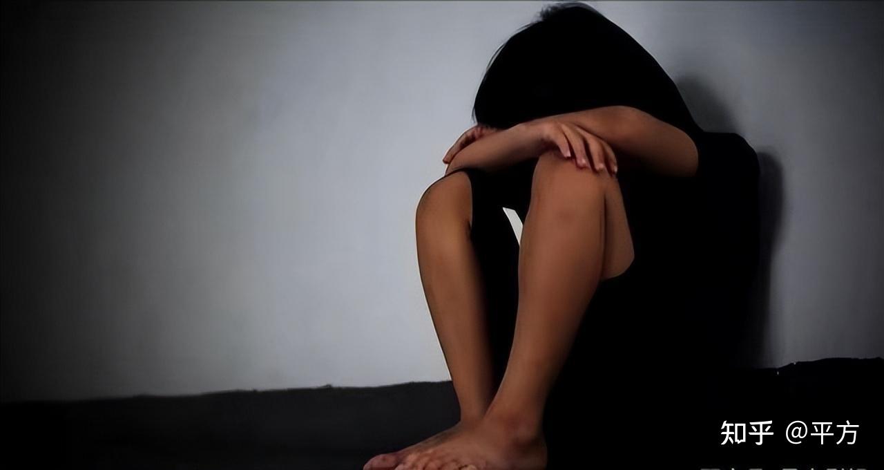 看着女儿的屁股禽兽父亲忍不住了 禽兽父亲五年侵犯女儿上百次，最终导致怀孕- 知乎
