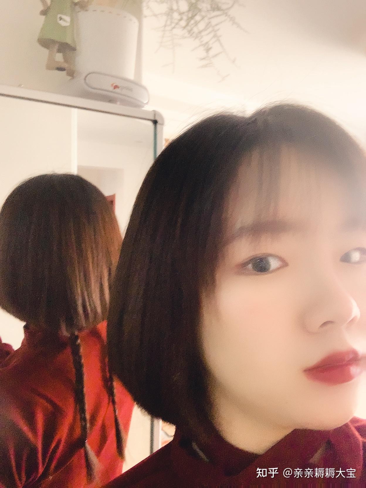 女生发型前面到下巴的短发后面留一小撮很长的头发那种发型叫什么(就