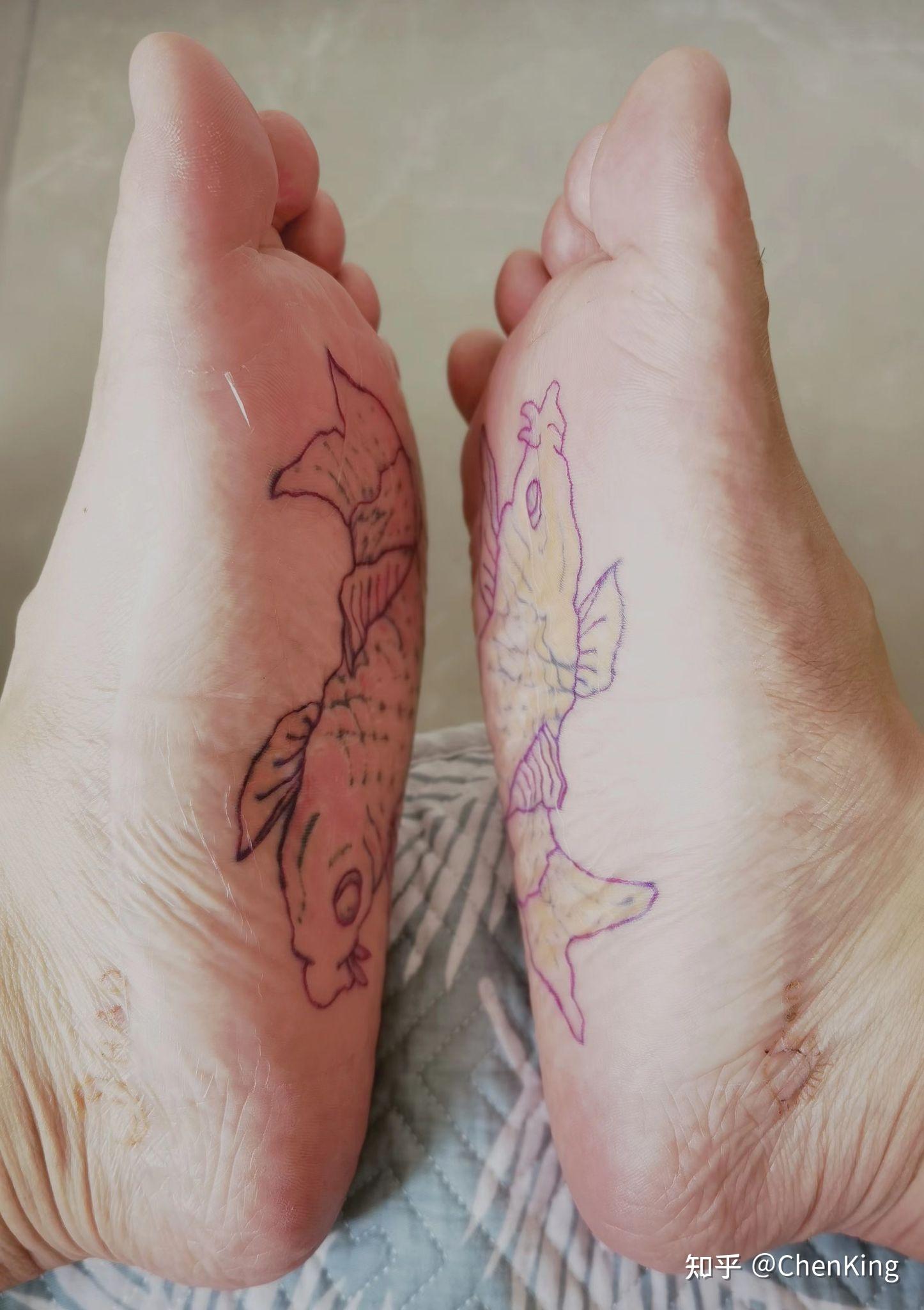 在脚底板纹身是什么感觉