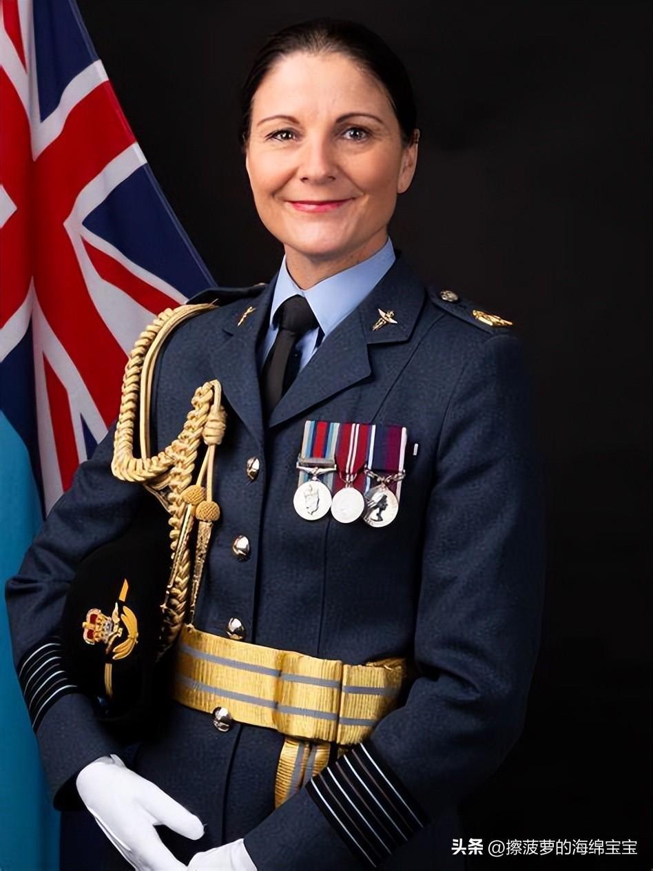 请问谁可以介绍一下,现在各国军装样式以及军衔? - 知乎