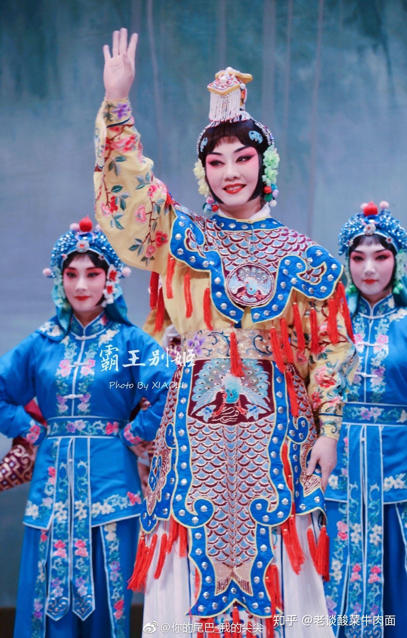 霸王别姬虞姬戏服有没有固定的元素? - 知乎