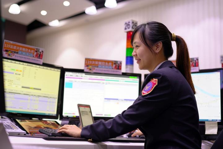 台灣的119接線員是怎麼樣的？我跟她們共事的經驗分享 - 知乎