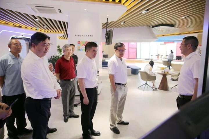 省咨询委张鸿铭一行调研瓜沥七彩未来社区 - 知乎