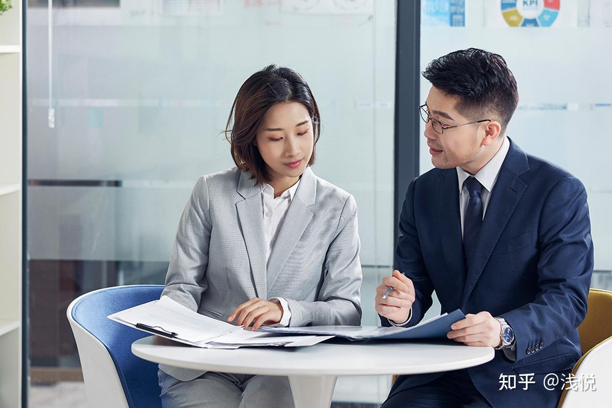 作为职场新人，与同事和领导的关系中，哪一方的好感更为重要？ - 知乎