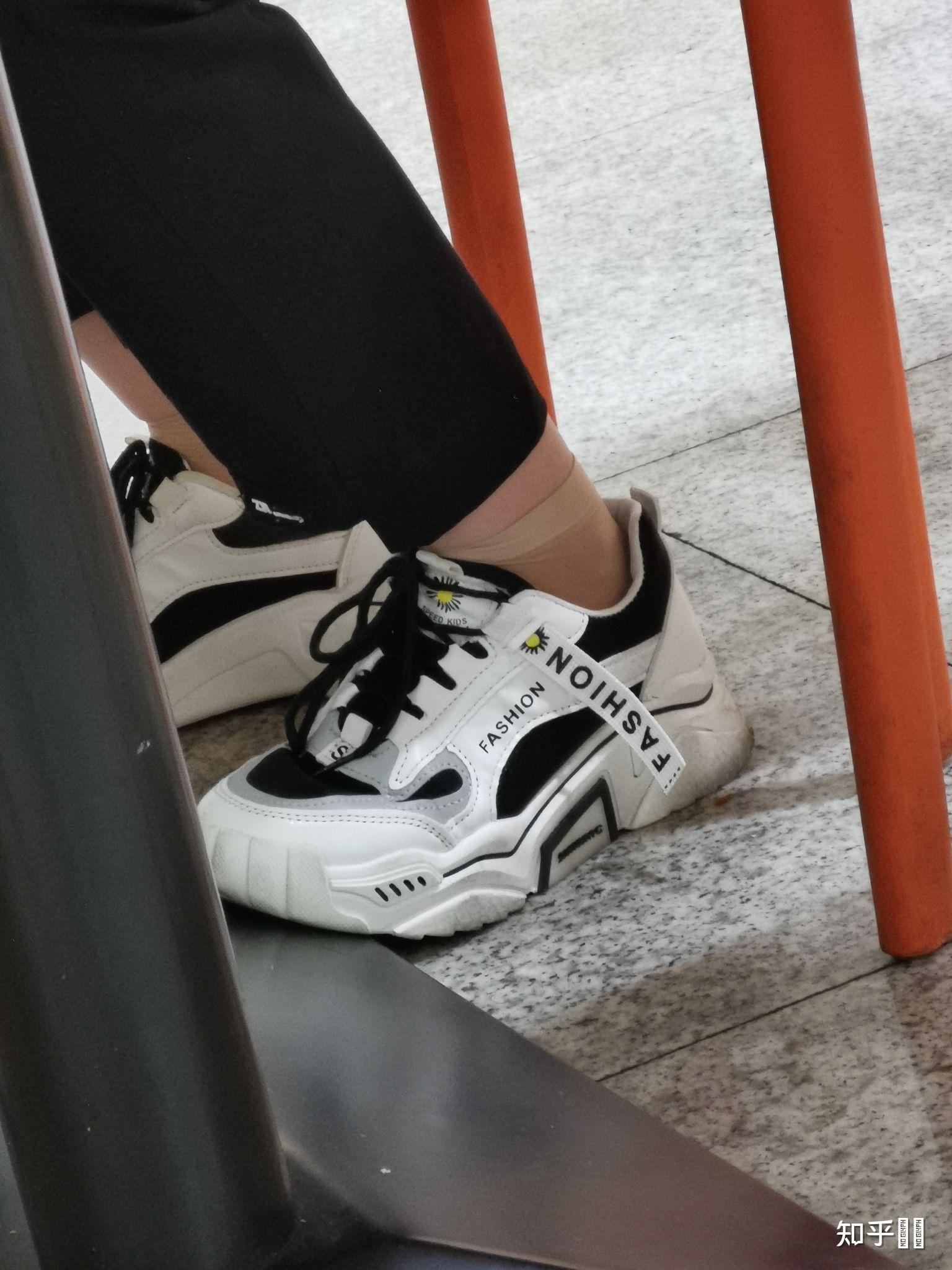 我是一个初中女生,我妈非让我穿短丝,我想问问穿短丝好看嘛? - 知乎