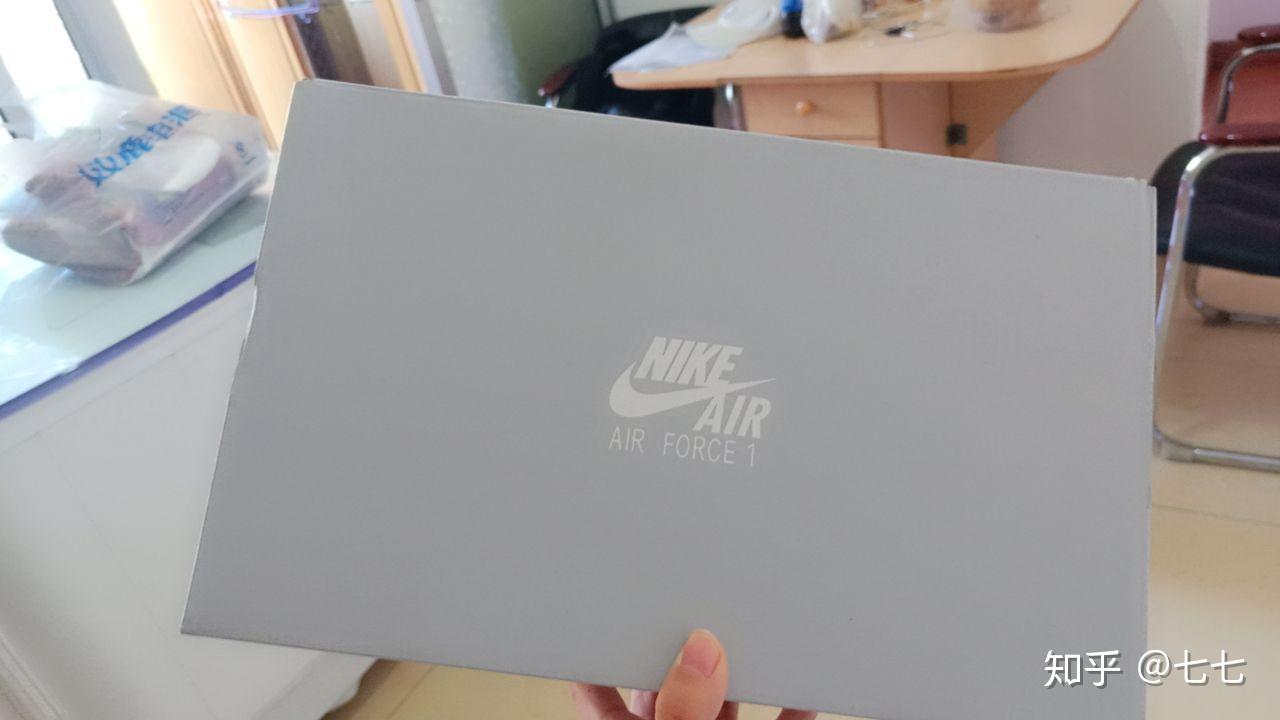 Nike鞋盒壁纸图片