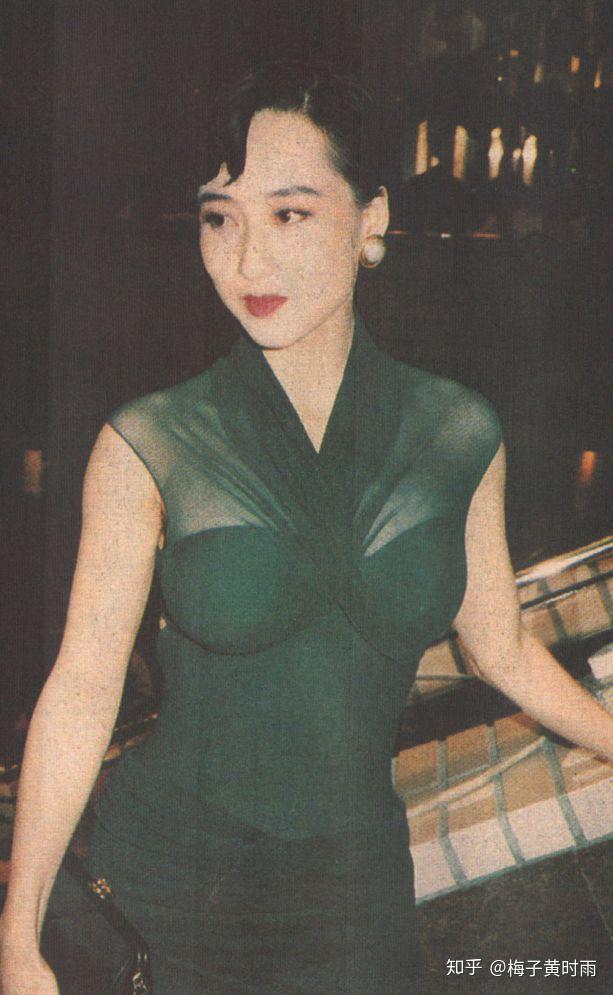 撇开巨乳利智真的美艳动人吗