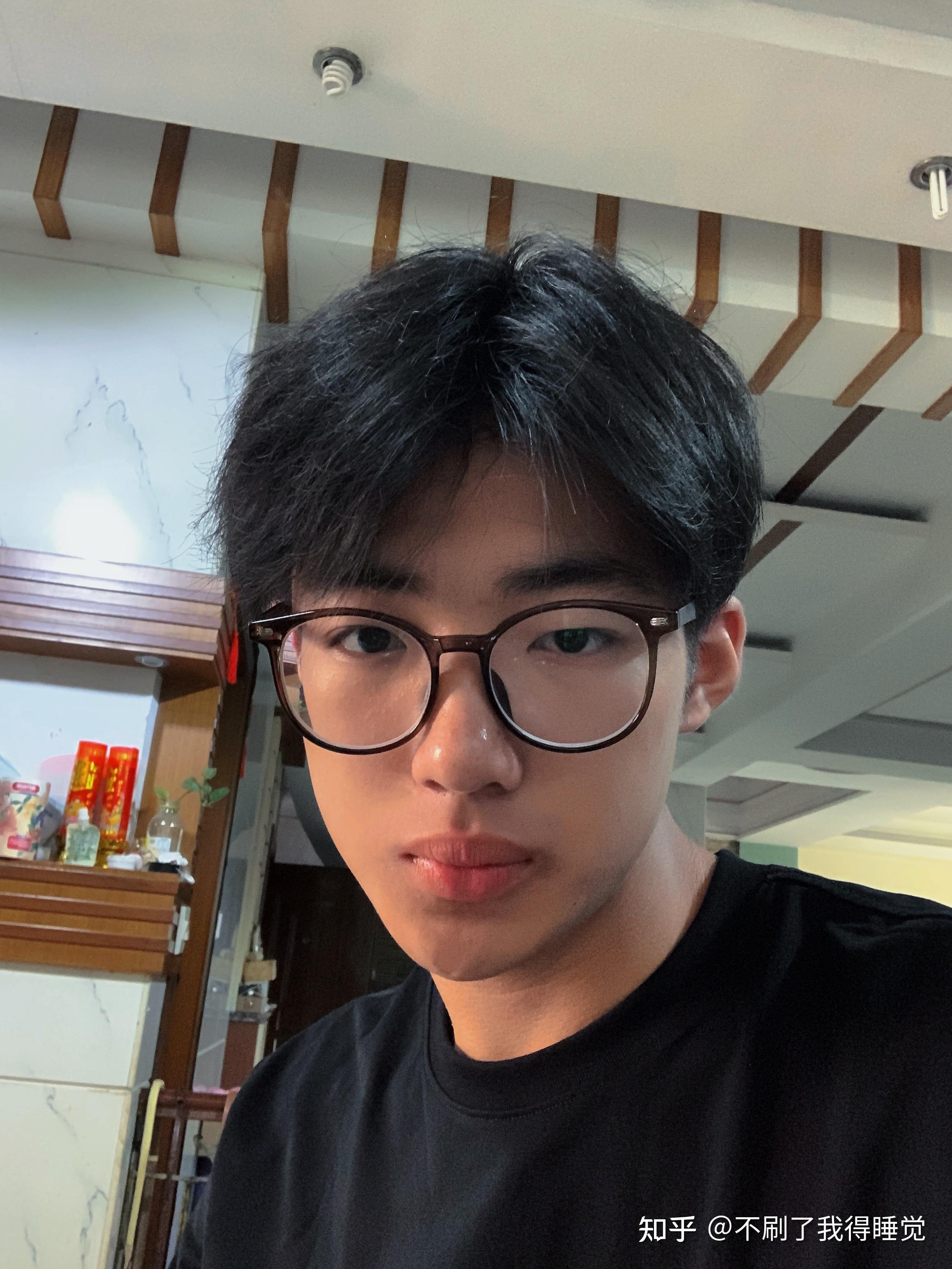 嘴唇厚的男生真的很丑吗?