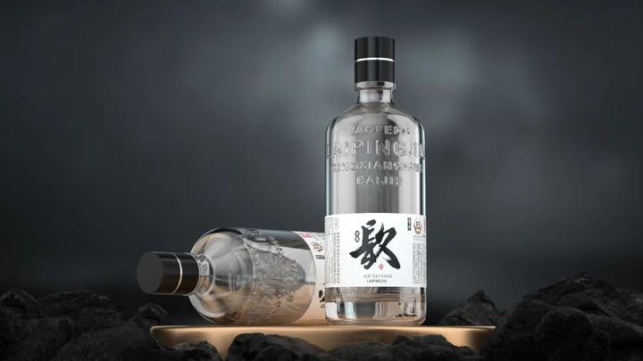 如果给设计量价,让酒瓶成为显眼包,黎凯的作品有"亿"点价值