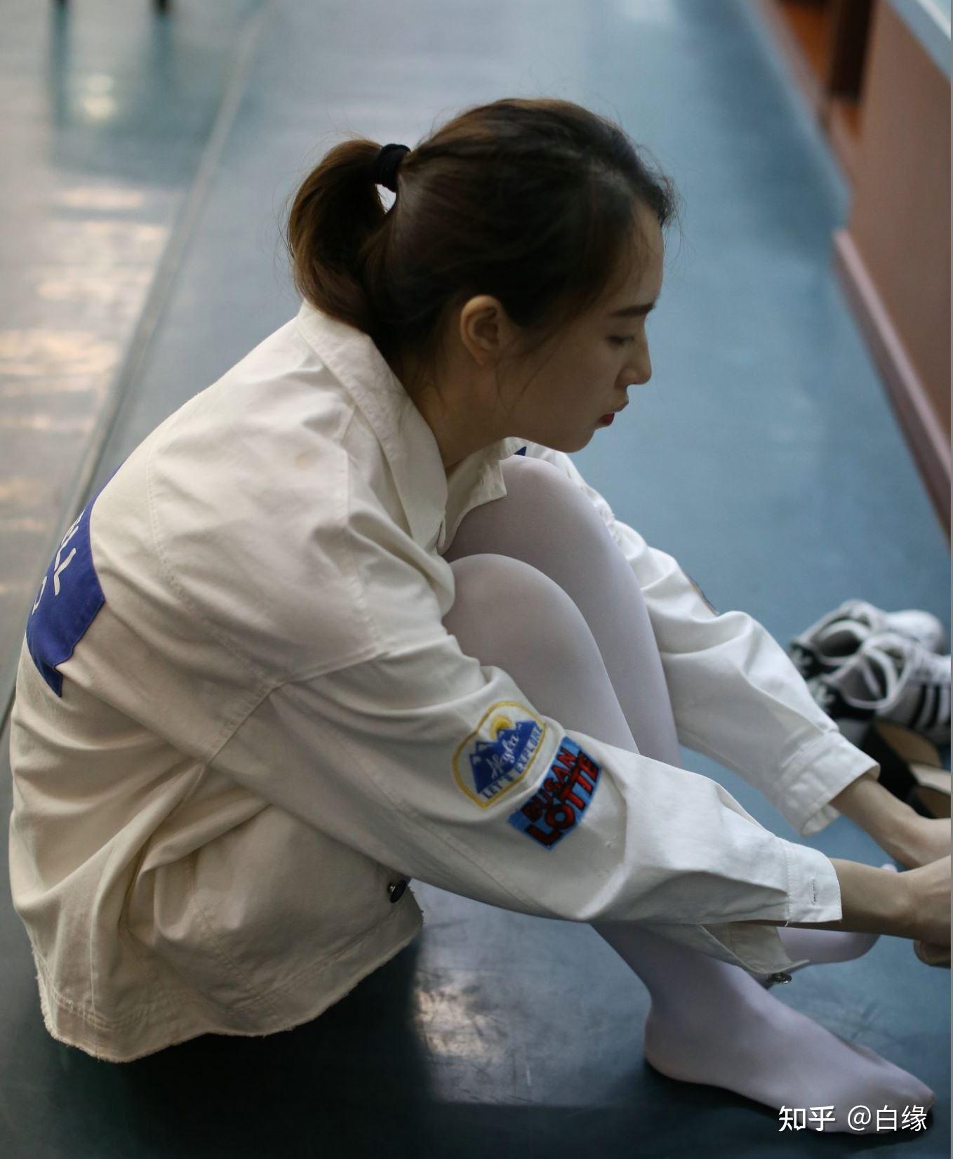 芭蕾女生有喜欢平常就把芭蕾大袜和形体服穿在校服里面去上课的么