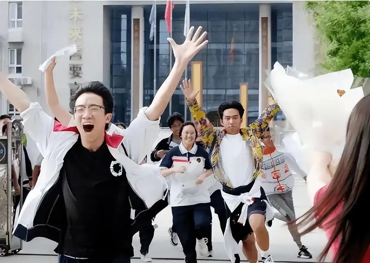 毕业后，有没有哪件事让你第一次感受到：原来自己已经不是学生了？
