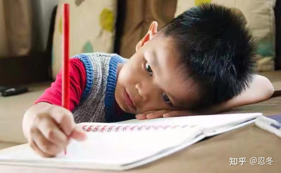 每天晚上陪孩子写作业都情绪崩溃到底该如何陪伴孩子写作业如何辅导