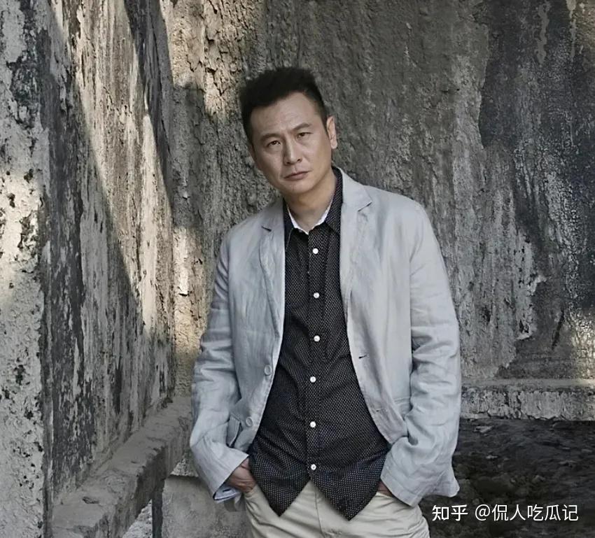 张世:与妻子恋爱长跑,演技封神也曾被封杀,59岁隐居是隐形富豪 - 知乎