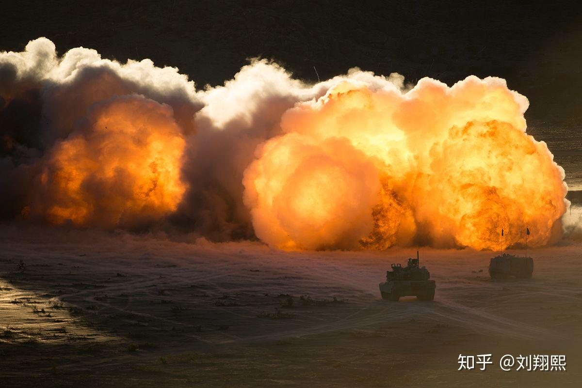 《地雷区》中被解除引信和雷管的地雷为什么会爆炸?