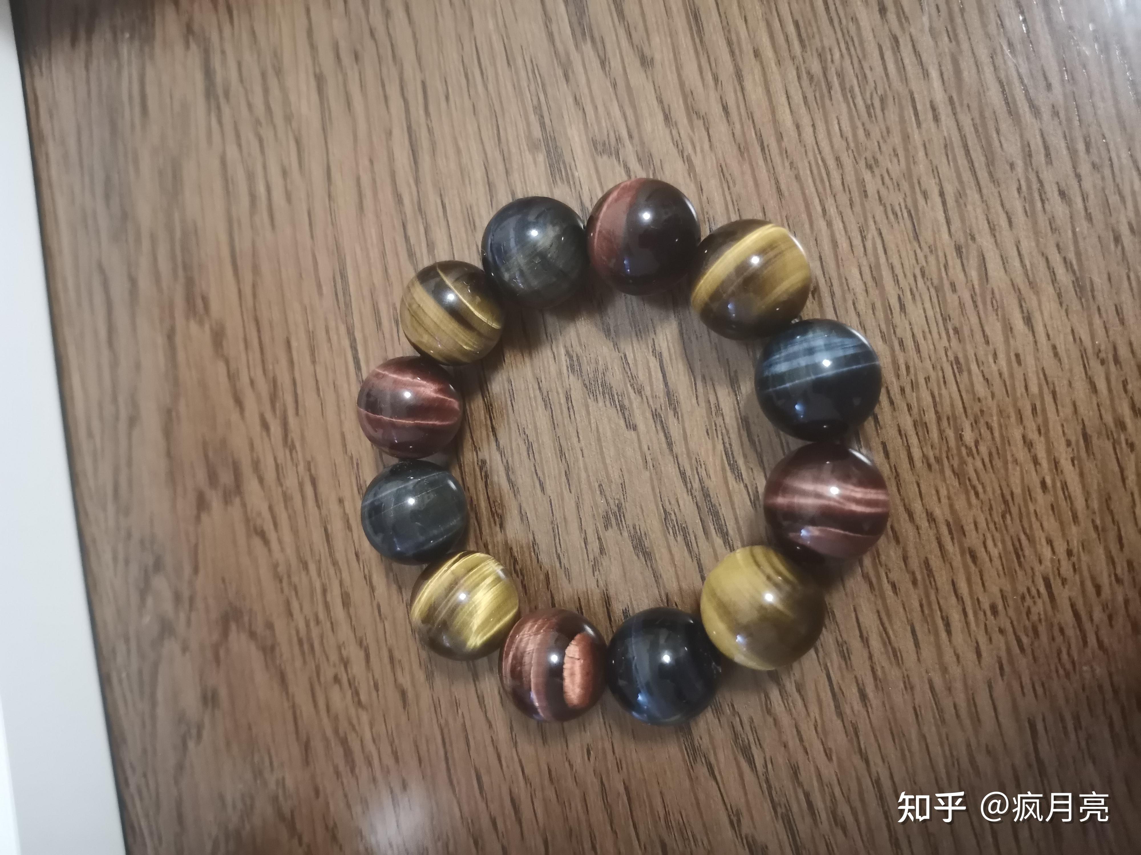 请问这个虎眼石是假的吗