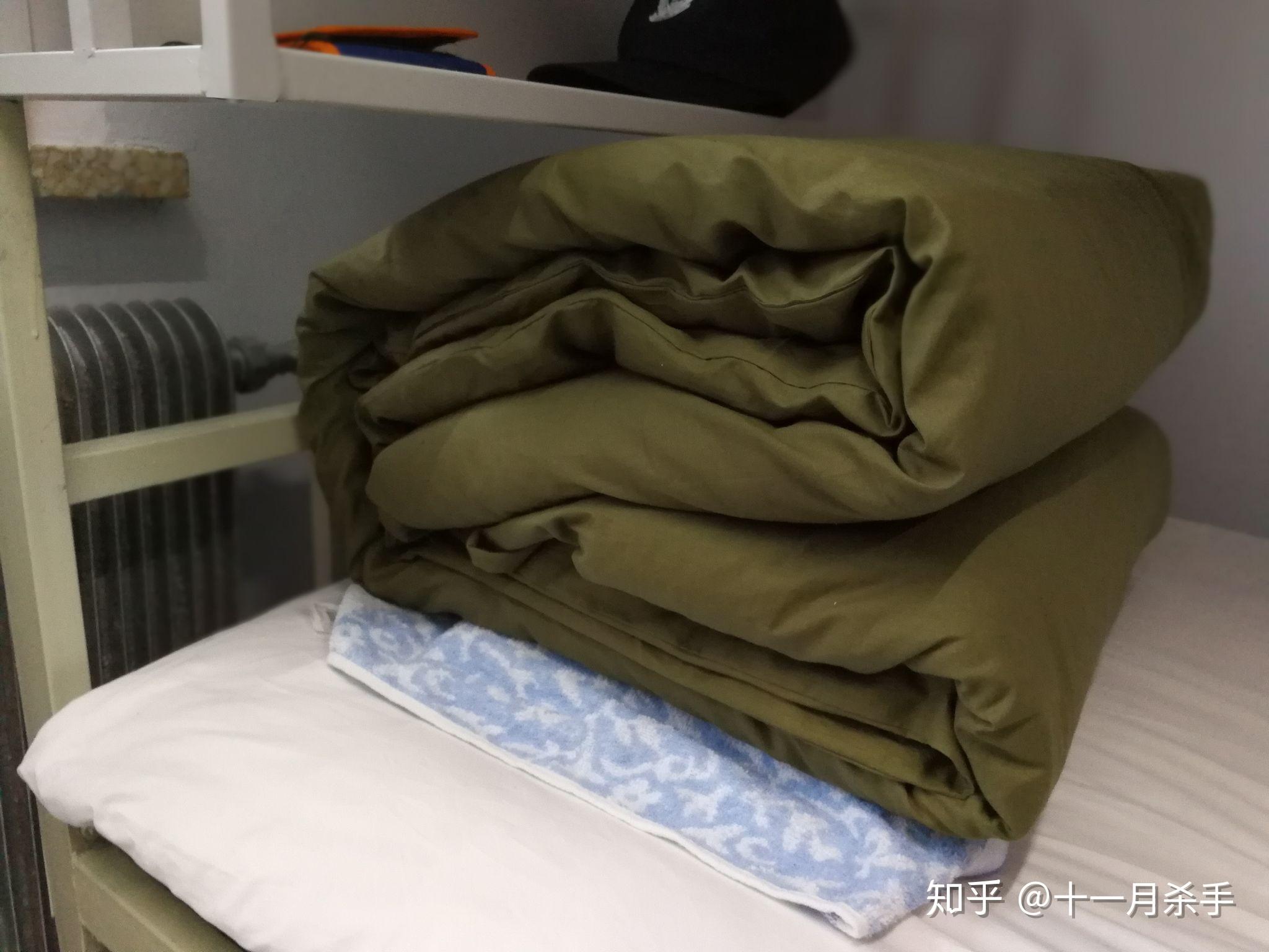 如何叠方块被子