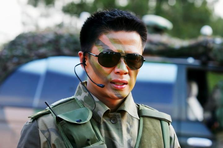 士兵突击中的袁朗30岁就佩戴中校衔他的军衔有多牛