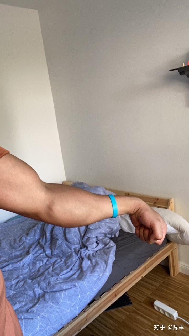 有关手臂的问题为何有的男生胳膊特别是前手臂比较细而有的男生手臂粗