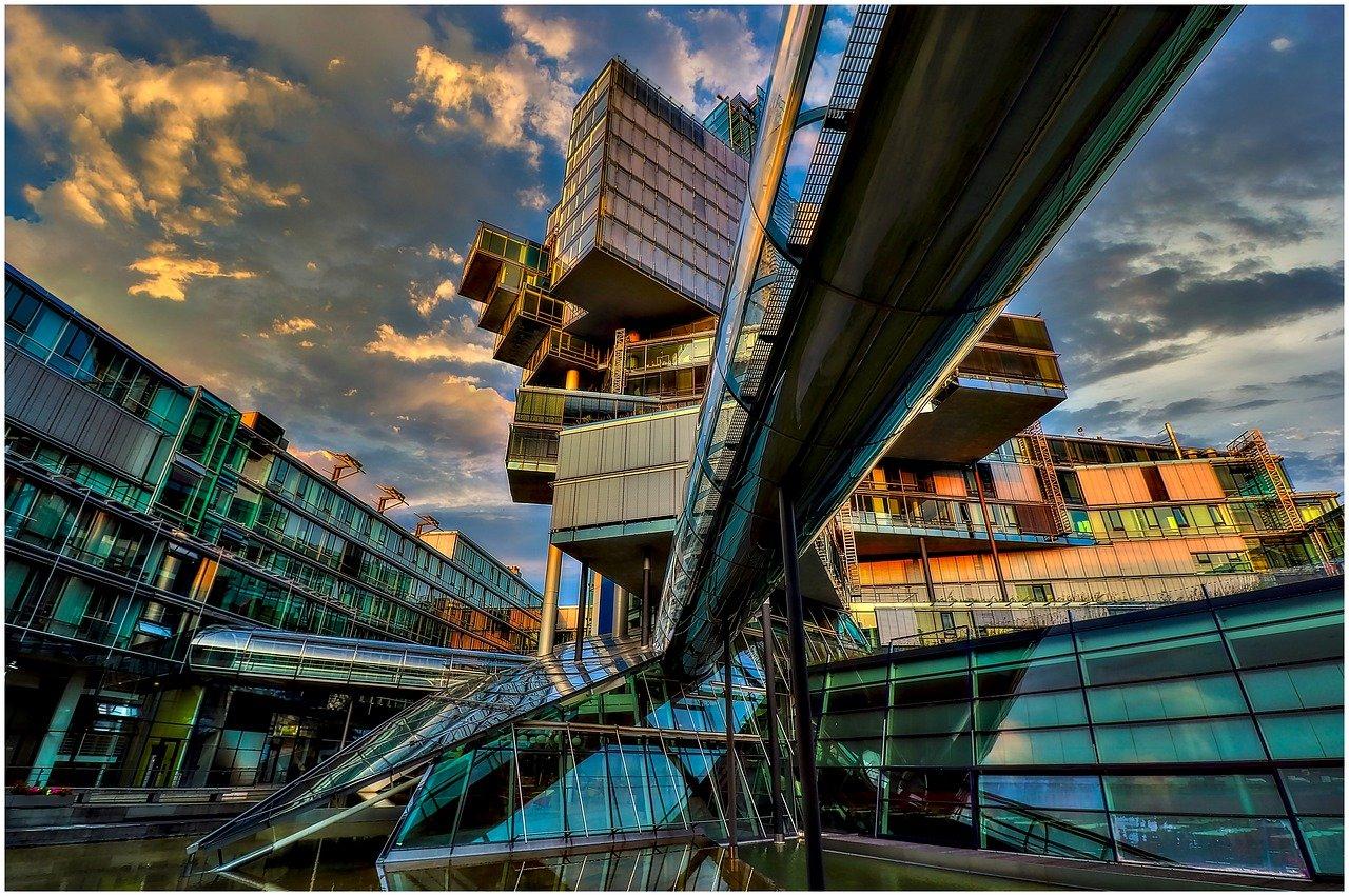 2. 翘角线条勾勒