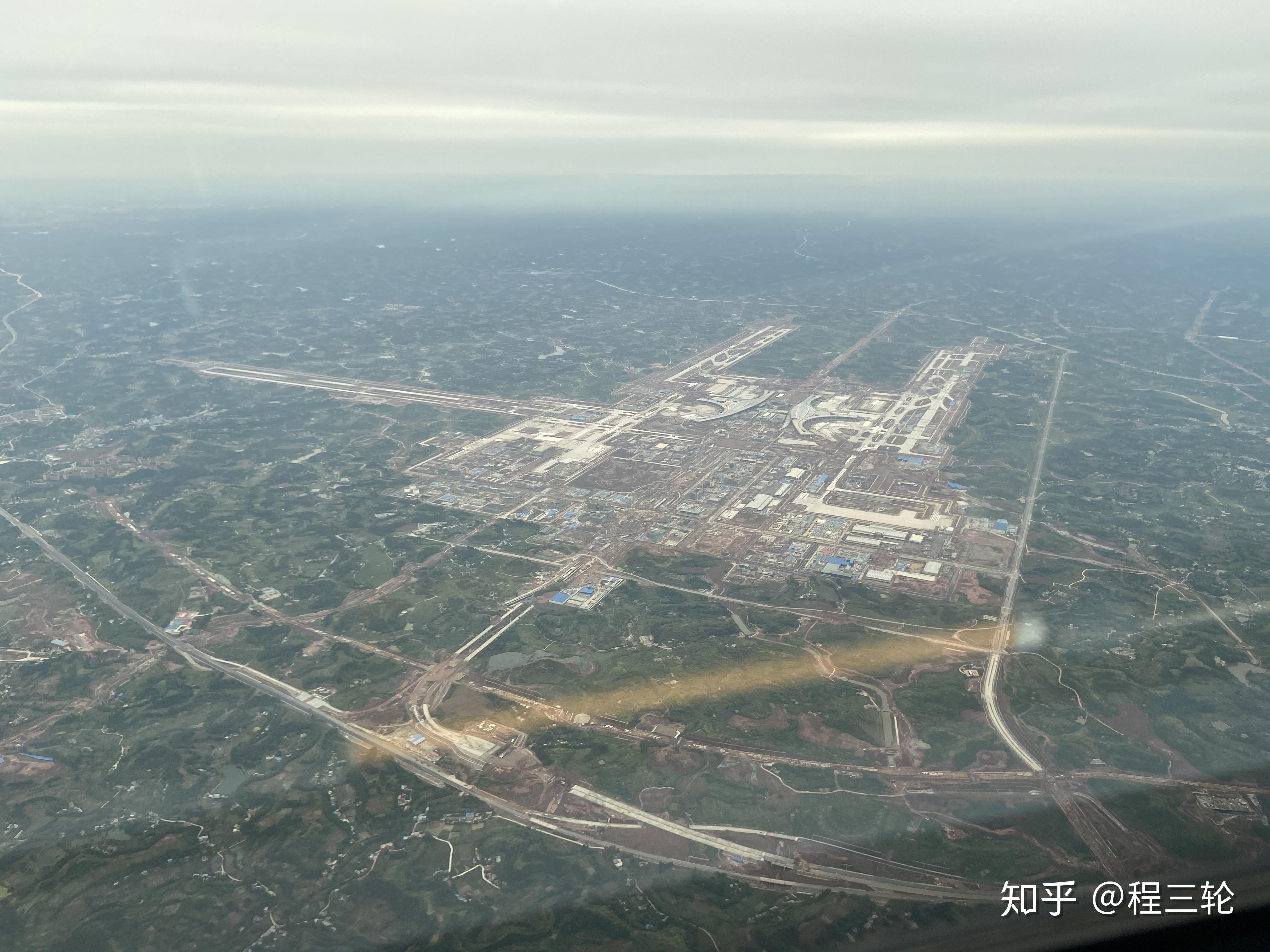 胶州机场跑道塌陷图片
