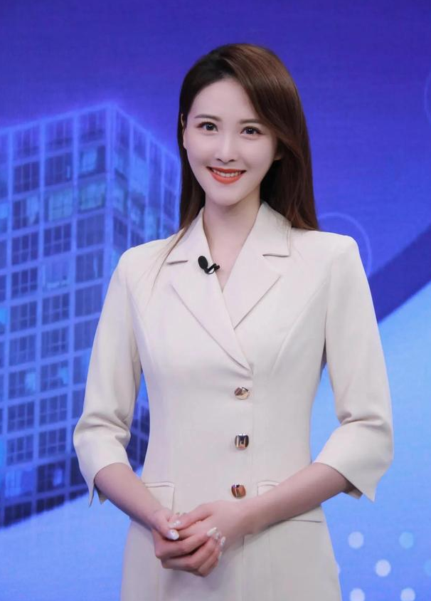 央视主持人李丹儿太美啦 - 知乎