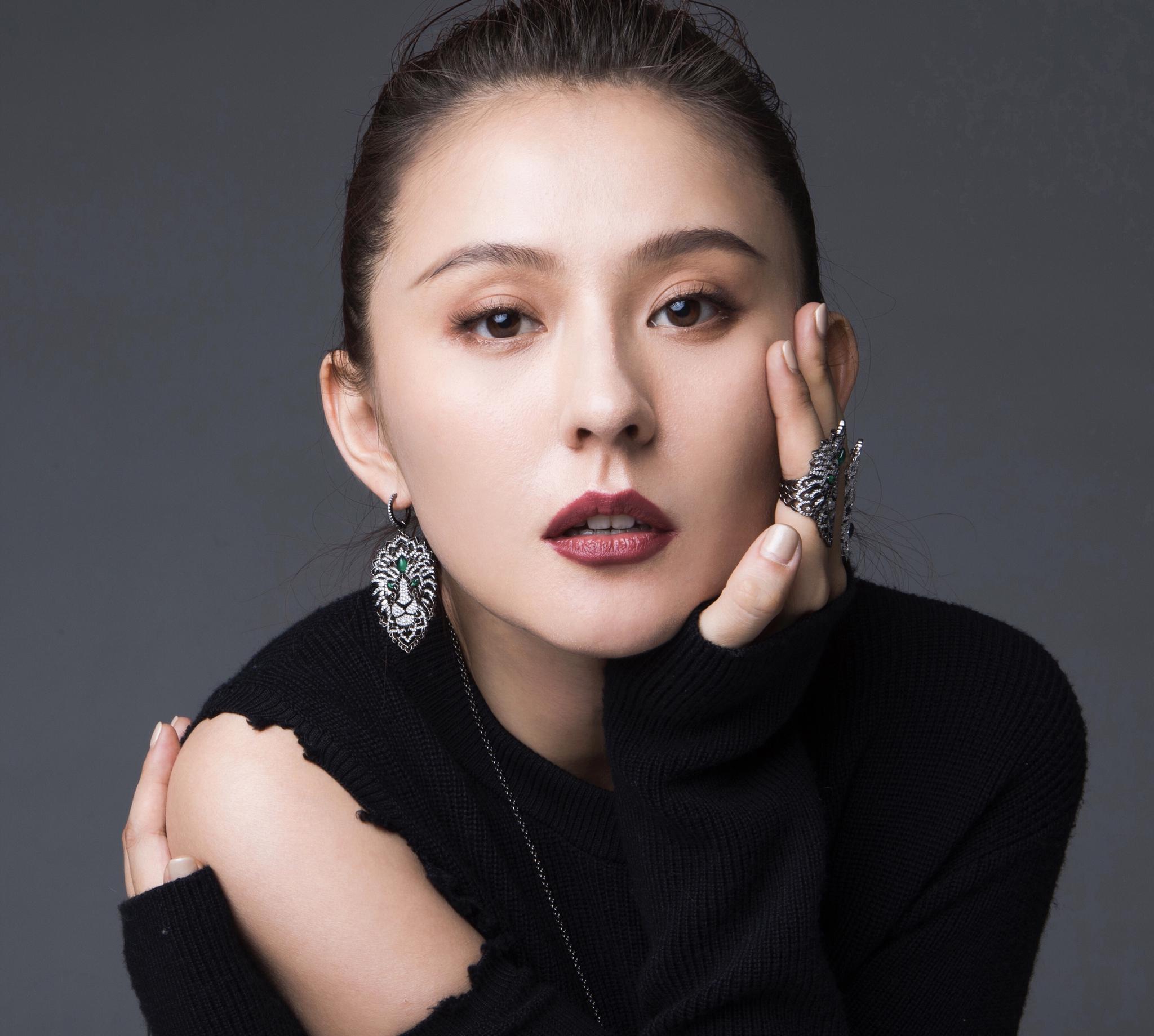 请问新疆女生长相有什么特色呀? - 知乎