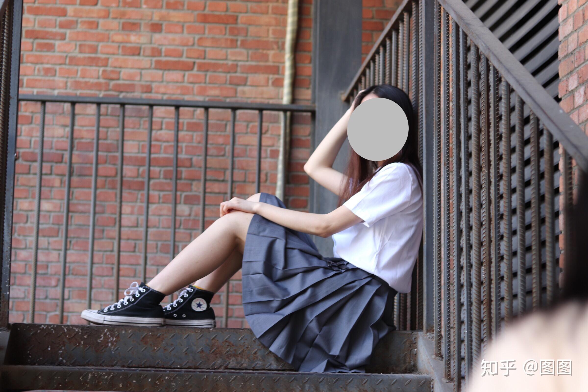 请问jk制服水手服可以配匡威么