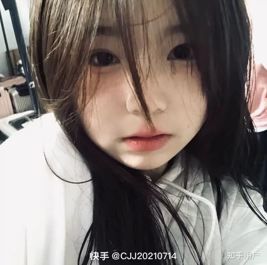 如何评价快手佳佳今天也很困的颜值