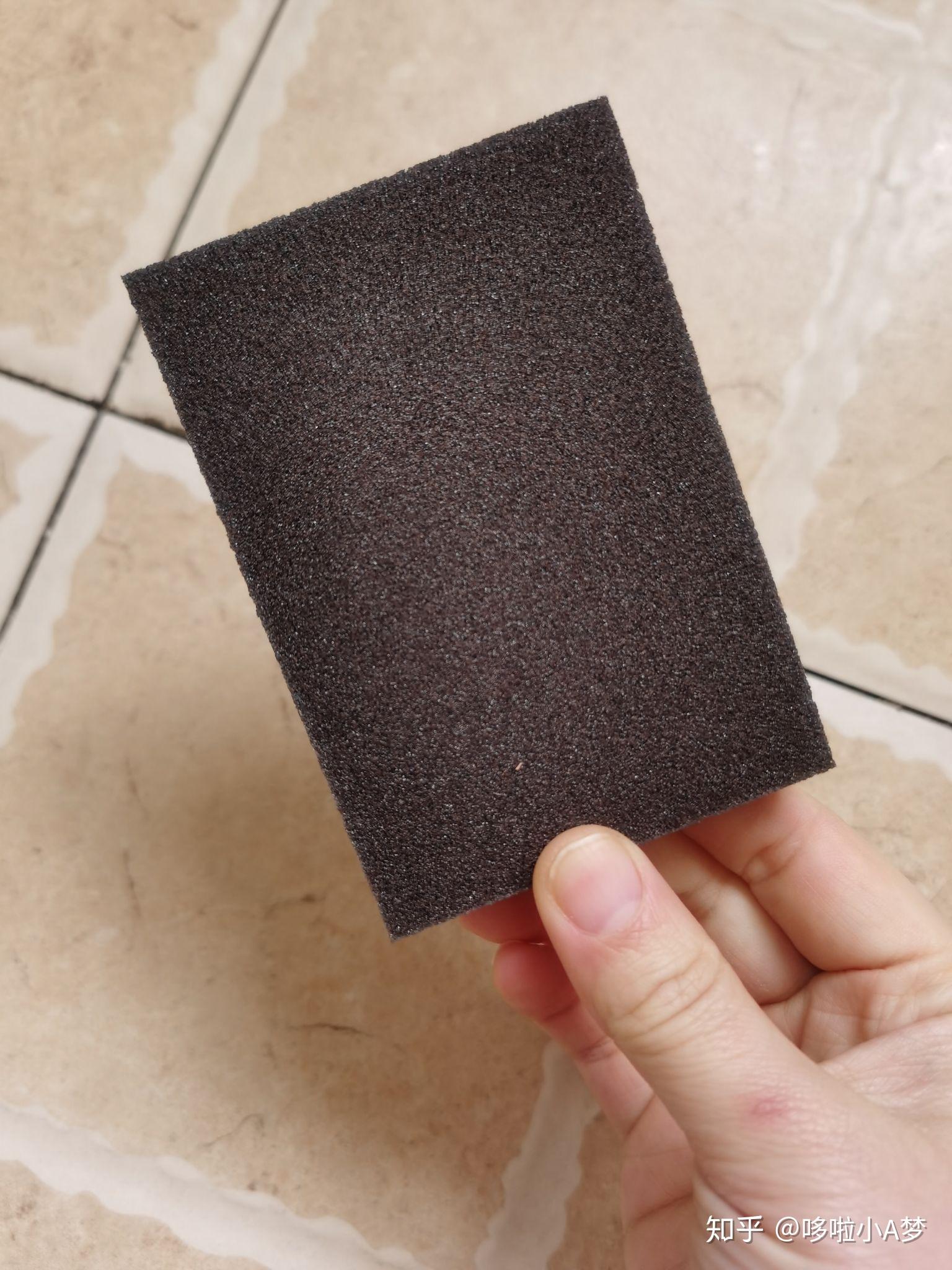 擦金刚砂海绵5,清洁锅底黑垢:这个东西超级推荐,很多难搞的污渍沾点水