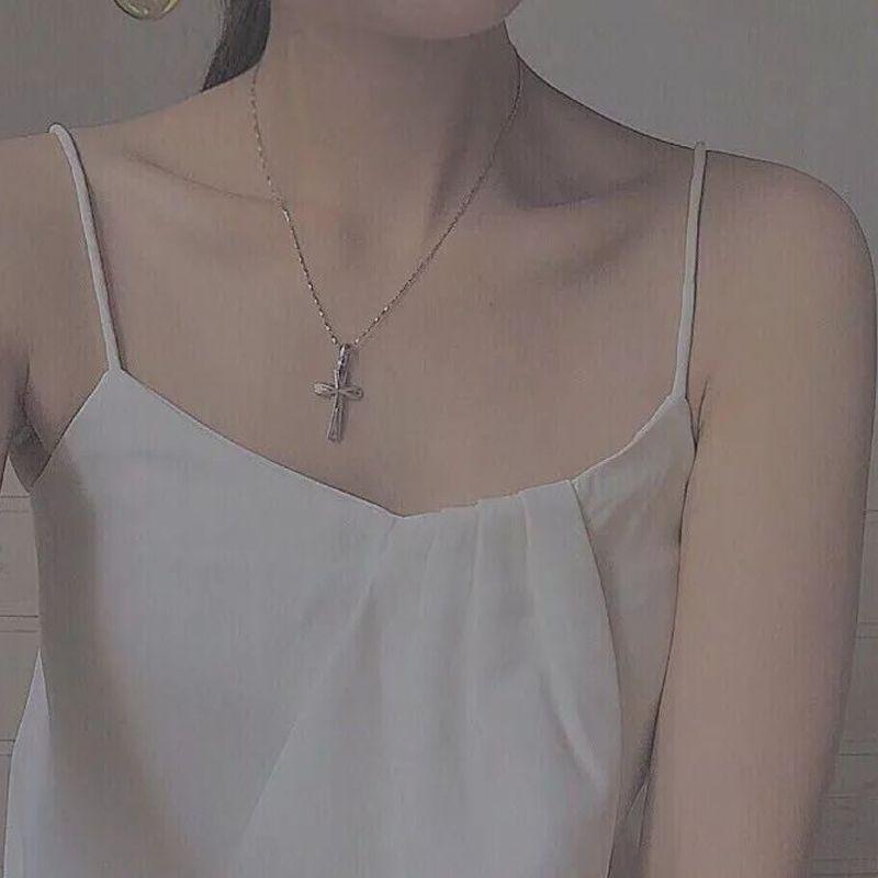 有没有那种只露肩的女孩头像像我头像这种的急需各位大神