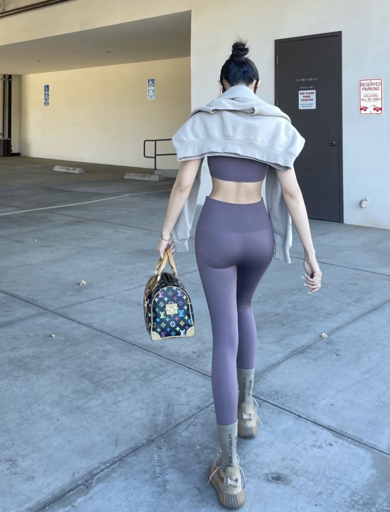 男生们相对喜欢骨架版瘦的美女还是喜欢微胖肉感的女生呢 ? - 知乎