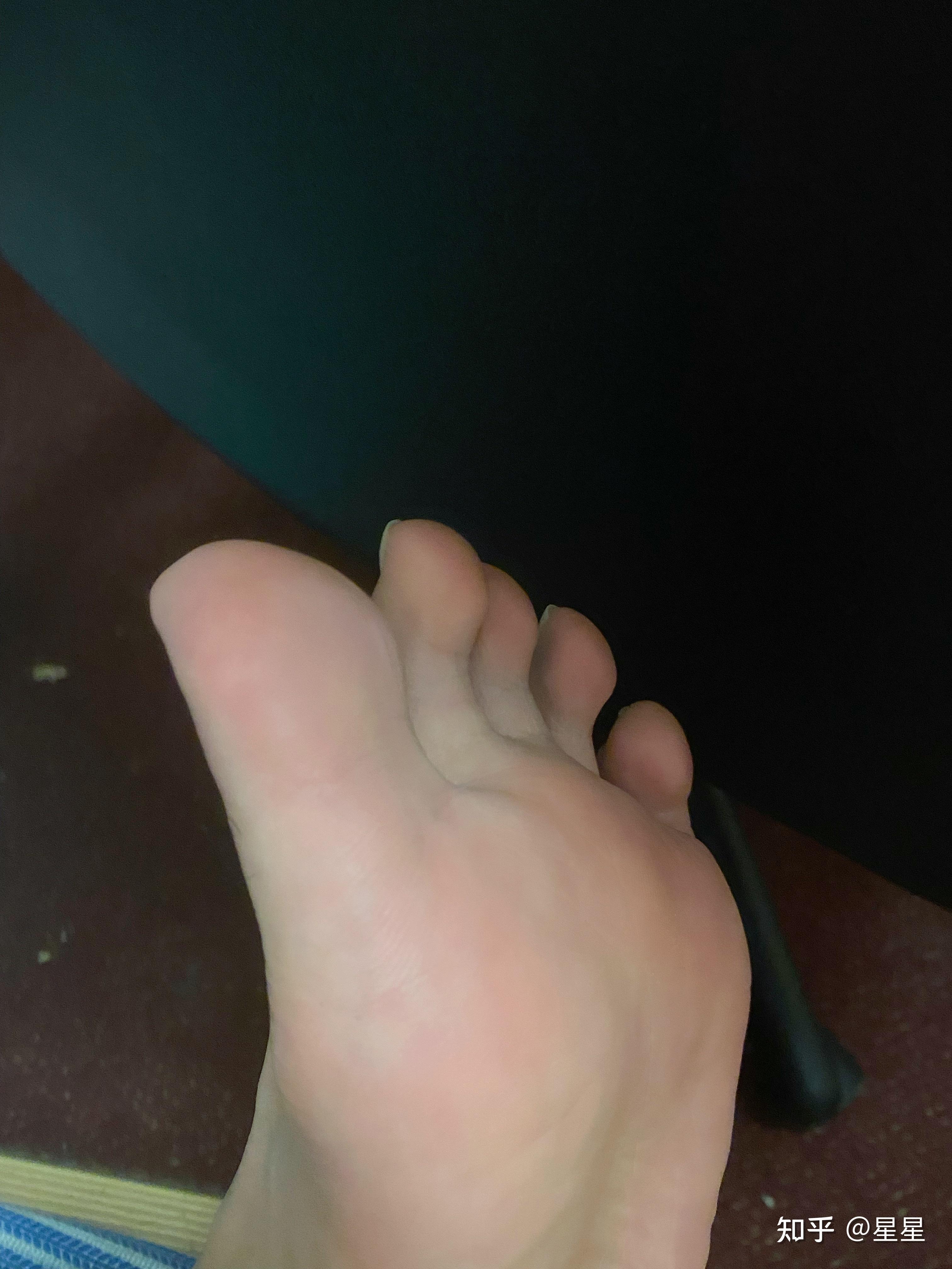 有没有觉得男人的脚好看可以加分