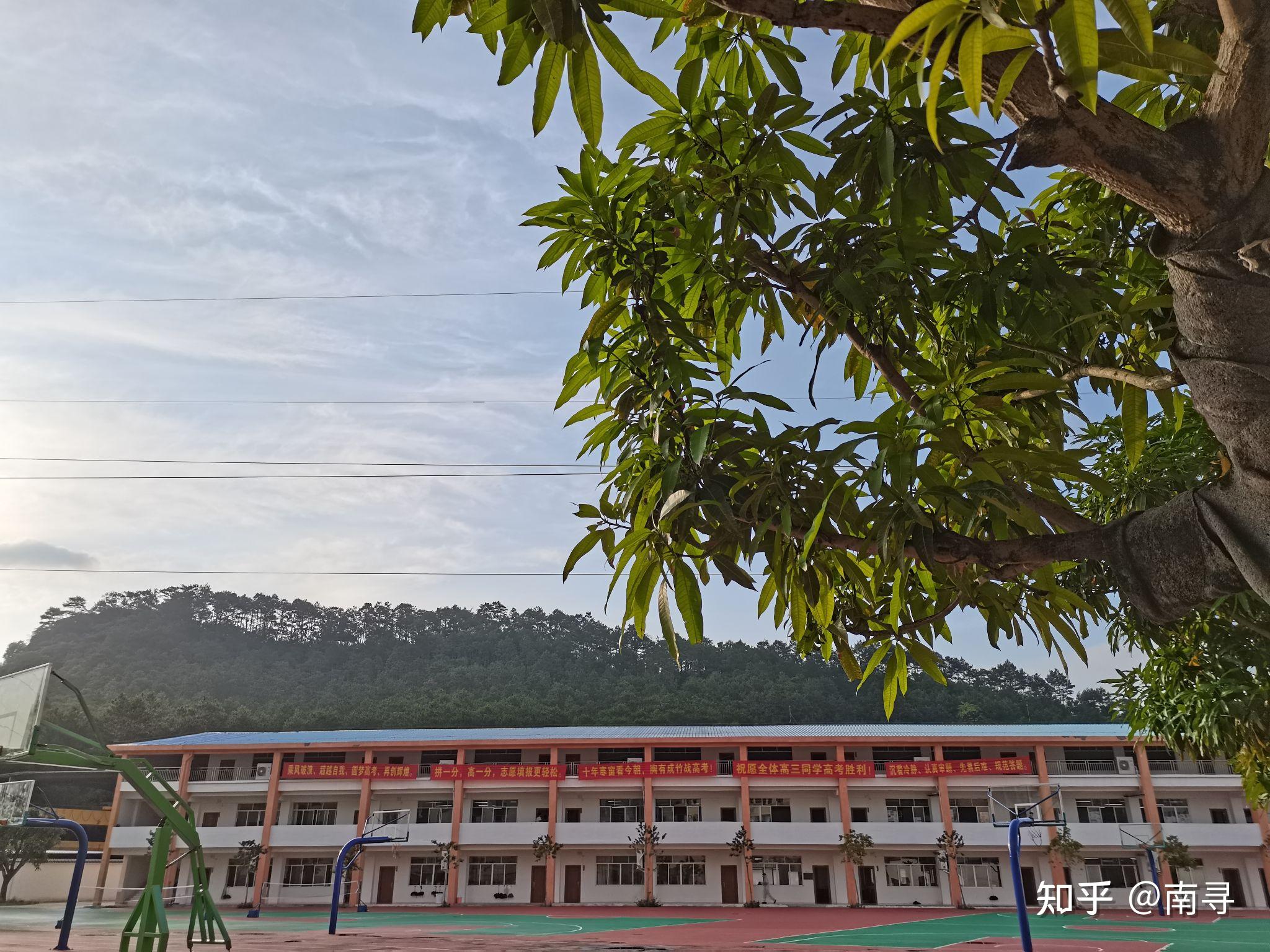 玉林启华高中是一所怎样的高中是公立的嘛