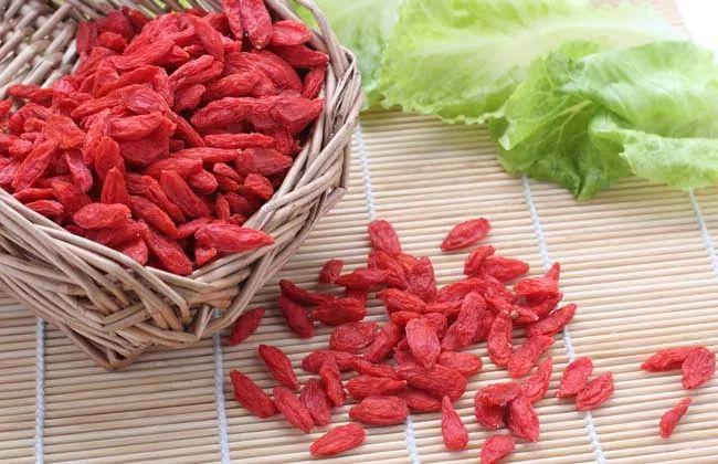 中医中药——离家千里，勿食枸杞？聊聊枸杞的前世今生。 - 知乎