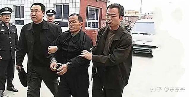河南变态狂魔杨新海，3年杀害67人，强奸23人，上到77岁下到6岁小女孩！ - 知乎