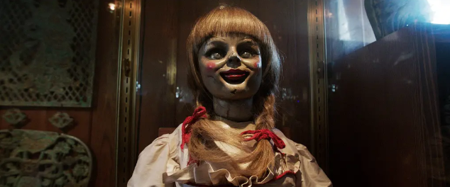 奇了安娜贝尔和招魂女巫之间有什么关系解释不通啊