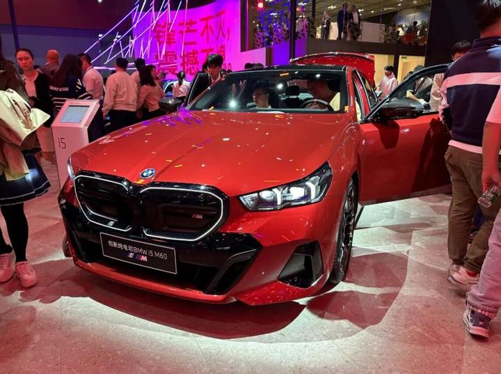 宝马i5m60实拍60万的宝马纯电m性能车你愿意买吗