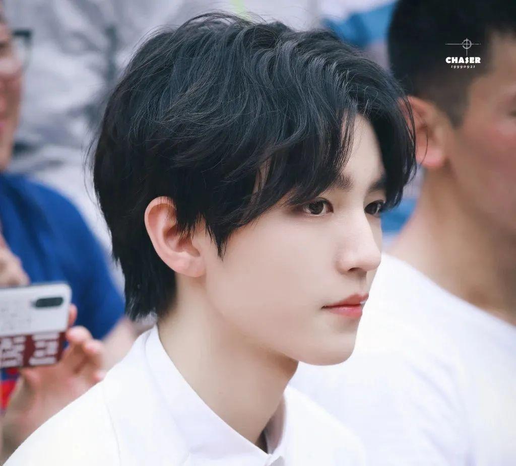 集美们有没有王俊凯的中分照